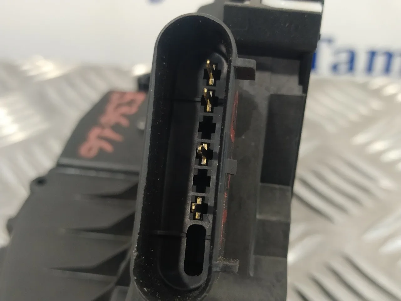 Cerradura Puerta Trasera Derecha para Ford Focus Turn.