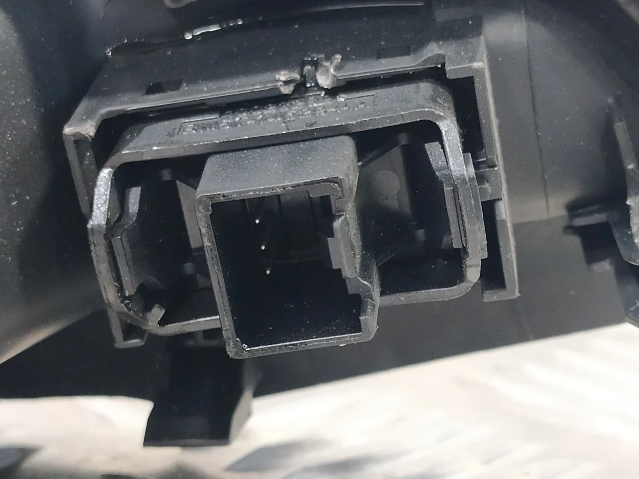 Mando Elevalunas Trasero Izquierdo para Ford Focus Turn.