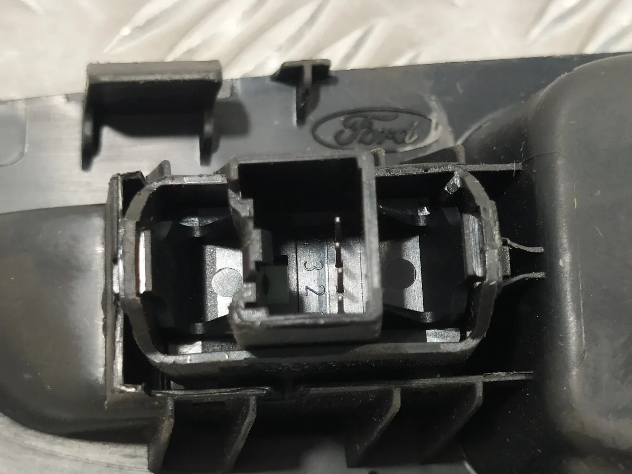 Mando Elevalunas Delantero Derecho para Ford Focus Turn.