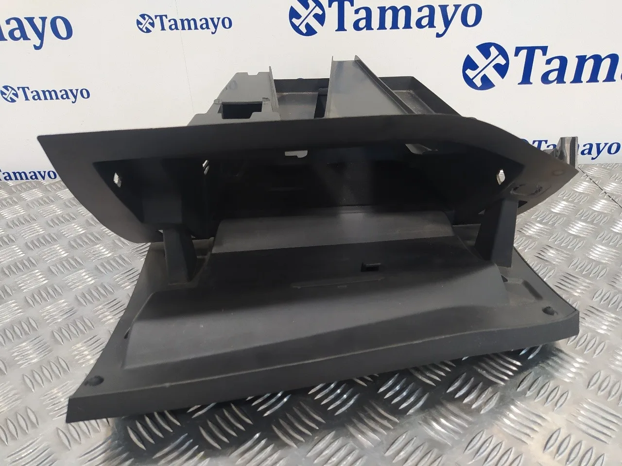 Guantera para Ford Focus Turn.
