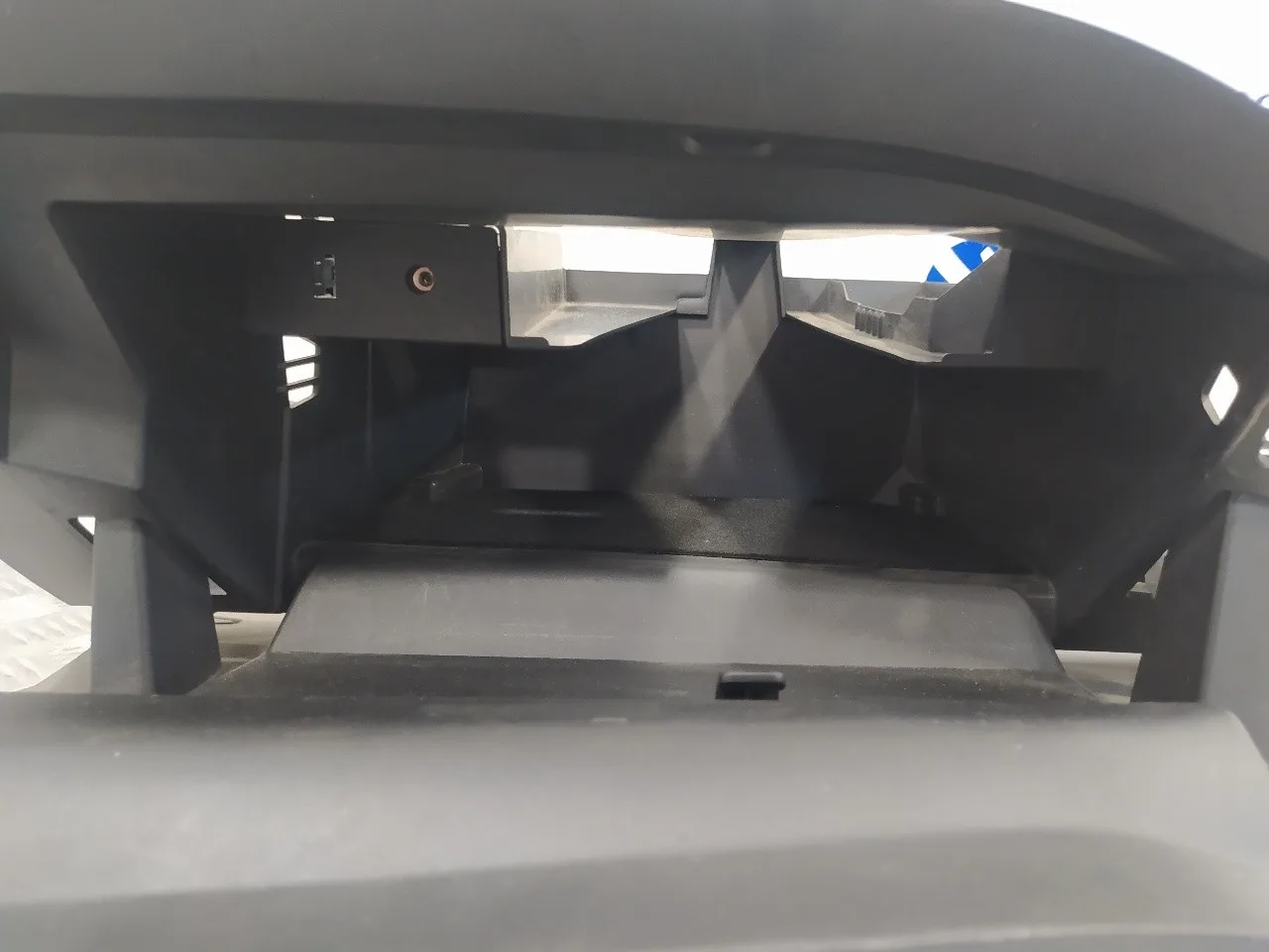 Guantera para Ford Focus Turn.