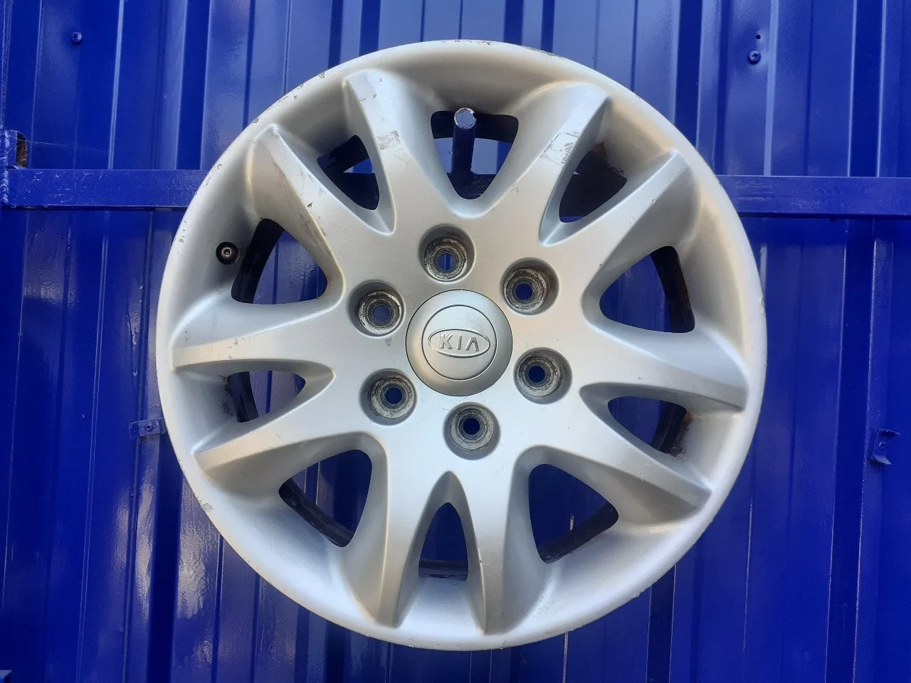 Llanta para Kia Carnival