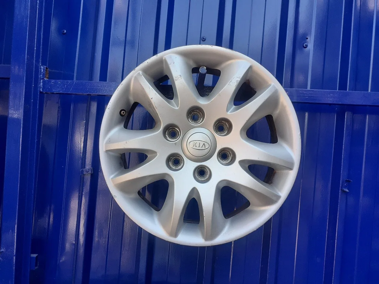 Llanta para Kia Carnival