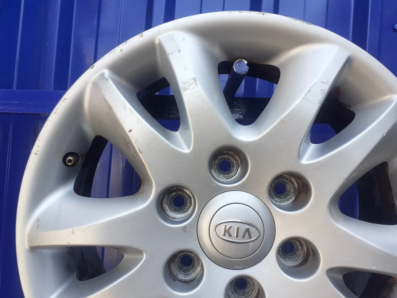 Llanta para Kia Carnival