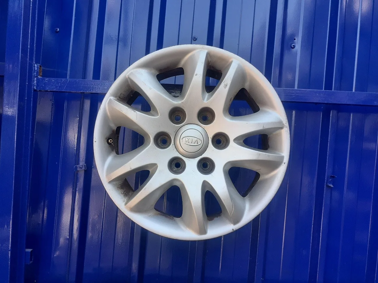 Llanta para Kia Carnival
