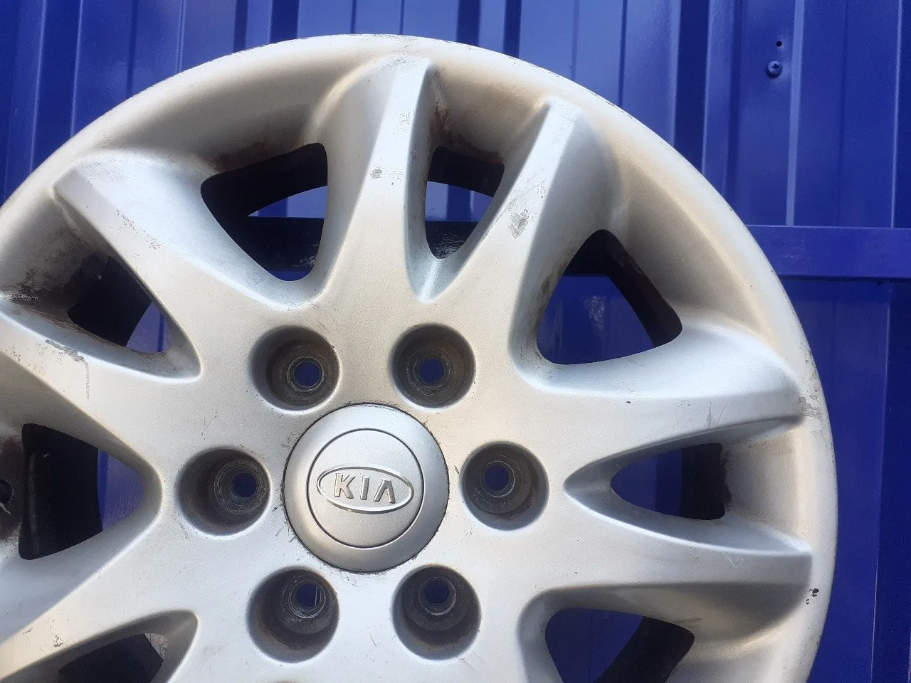 Llanta para Kia Carnival
