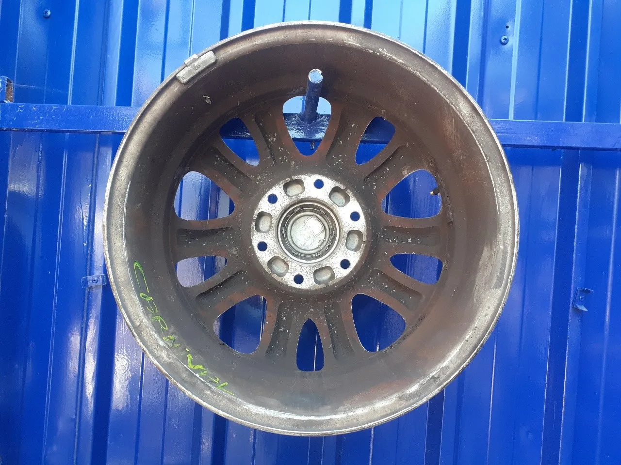 Llanta para Kia Carnival