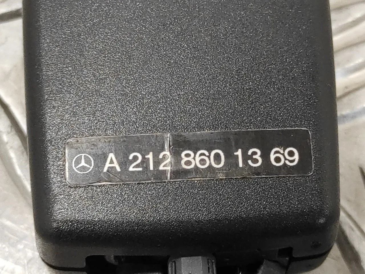 Anclaje Cinturon Delantero Derecho para Mercedes-Benz Clase E (W212) Lim.