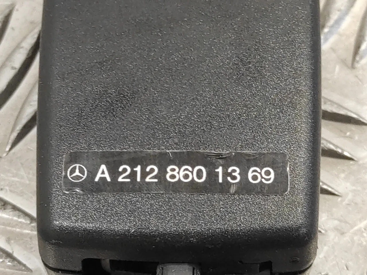 Anclaje Cinturon Delantero Izquierdo para Mercedes-Benz Clase E (W212) Lim.