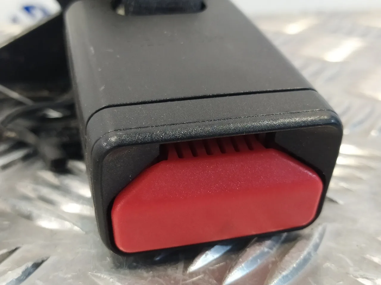Anclaje Cinturon Trasero Izquierdo para Opel Corsa F