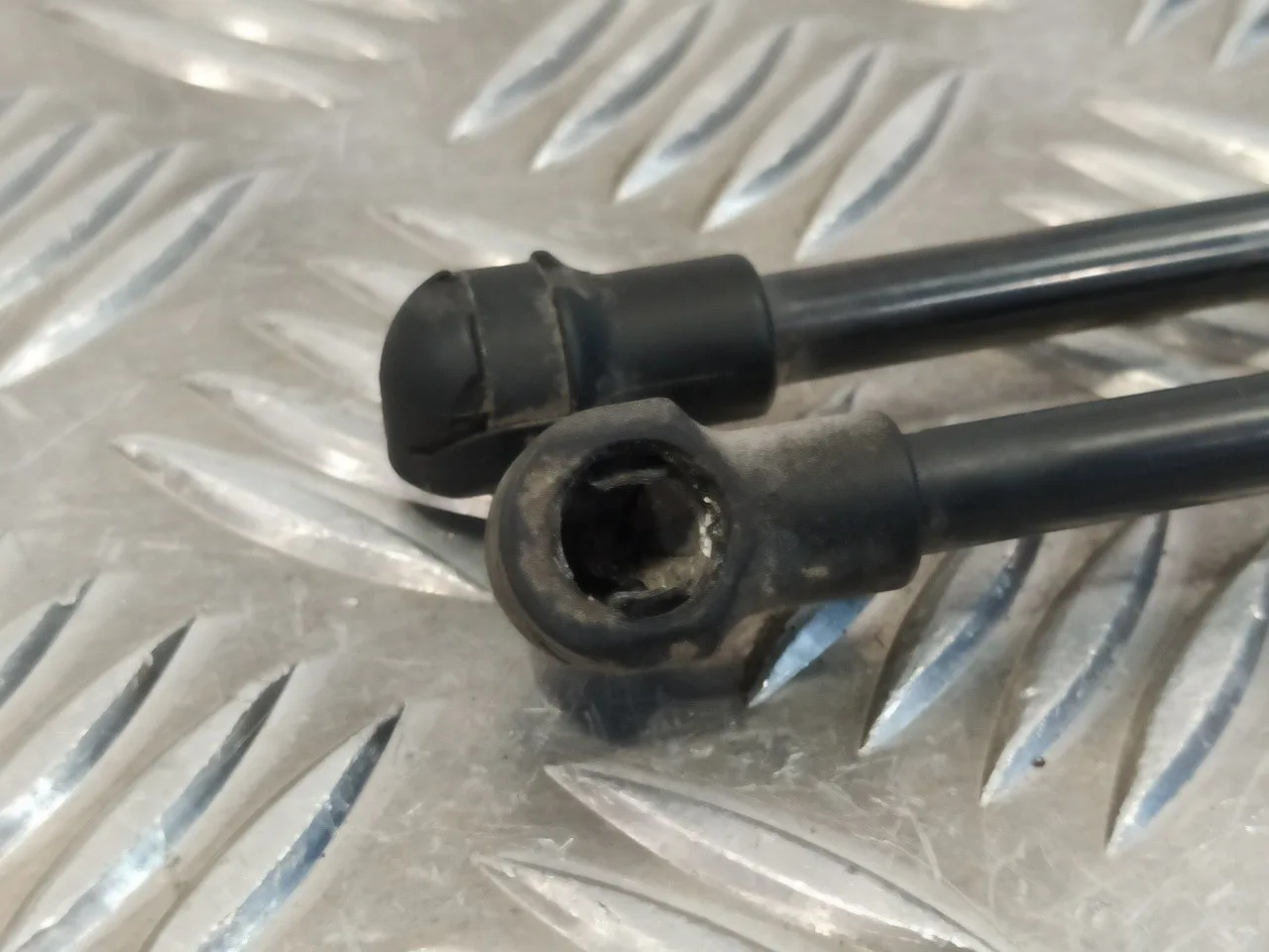 Amortiguadores Maletero / Porton para Ford Ka (Ccu)