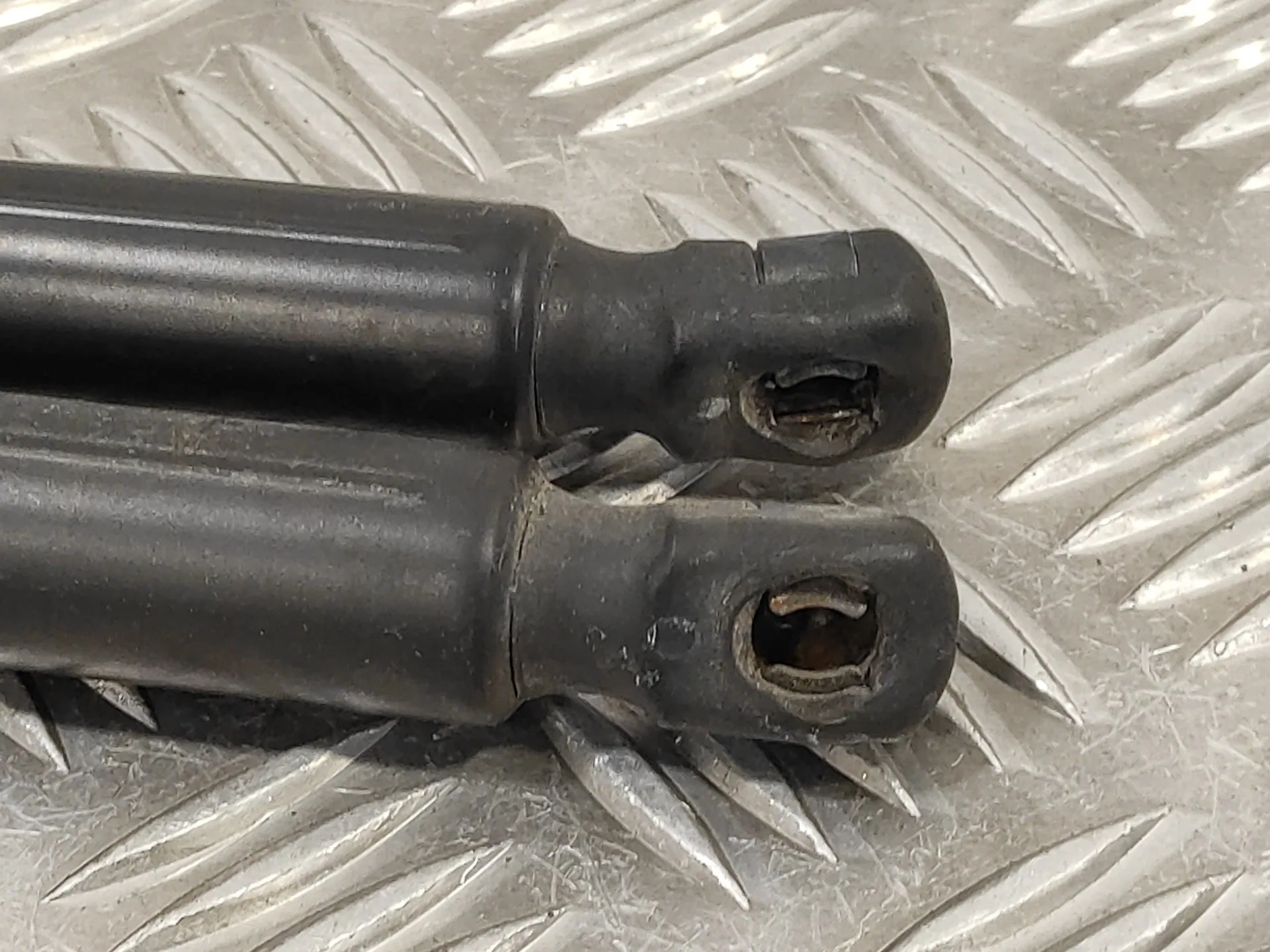 Amortiguadores Maletero / Porton para Mercedes-Benz Clase M (W164)