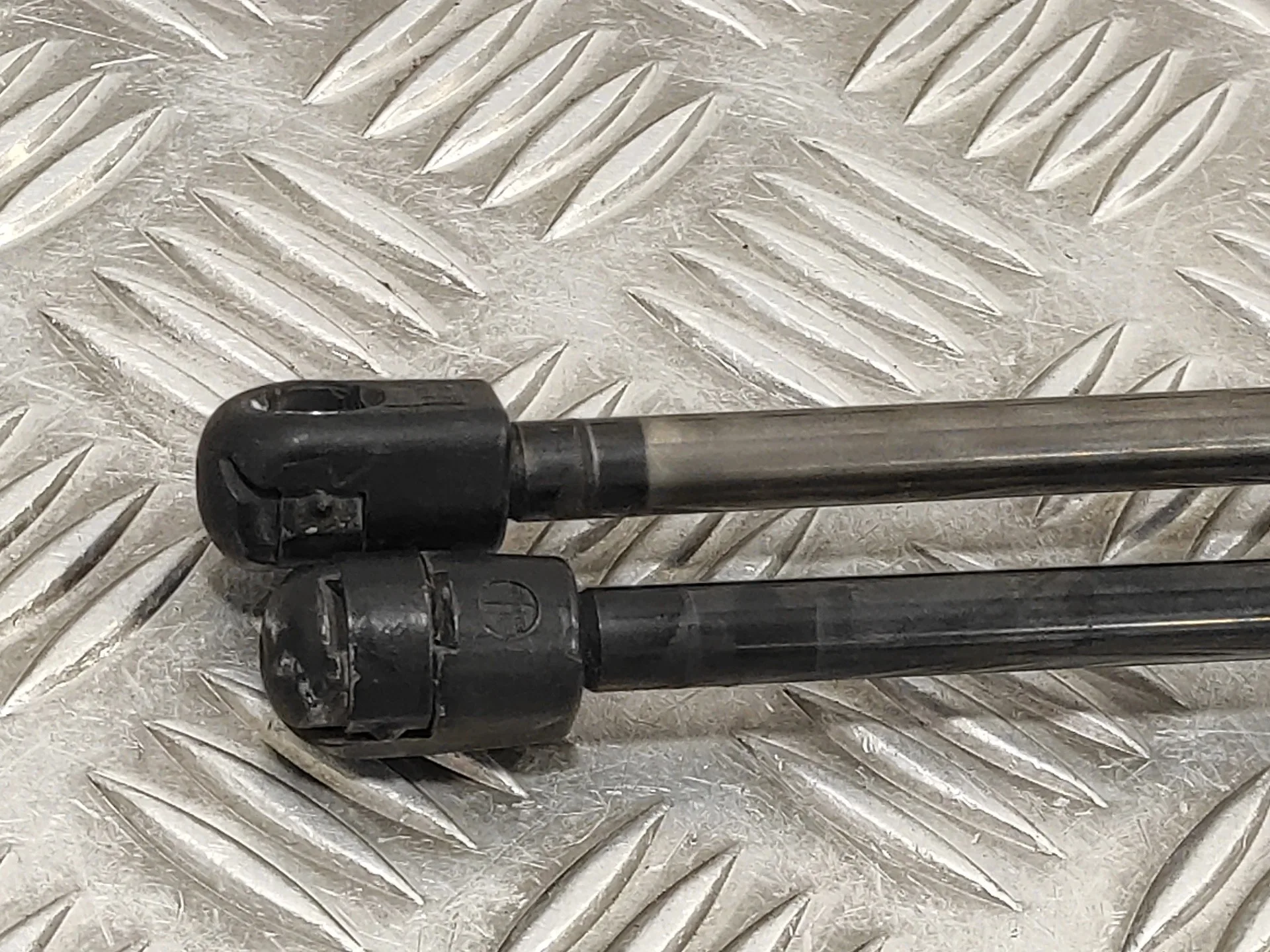 Amortiguadores Maletero / Porton para Mercedes-Benz Clase M (W164)