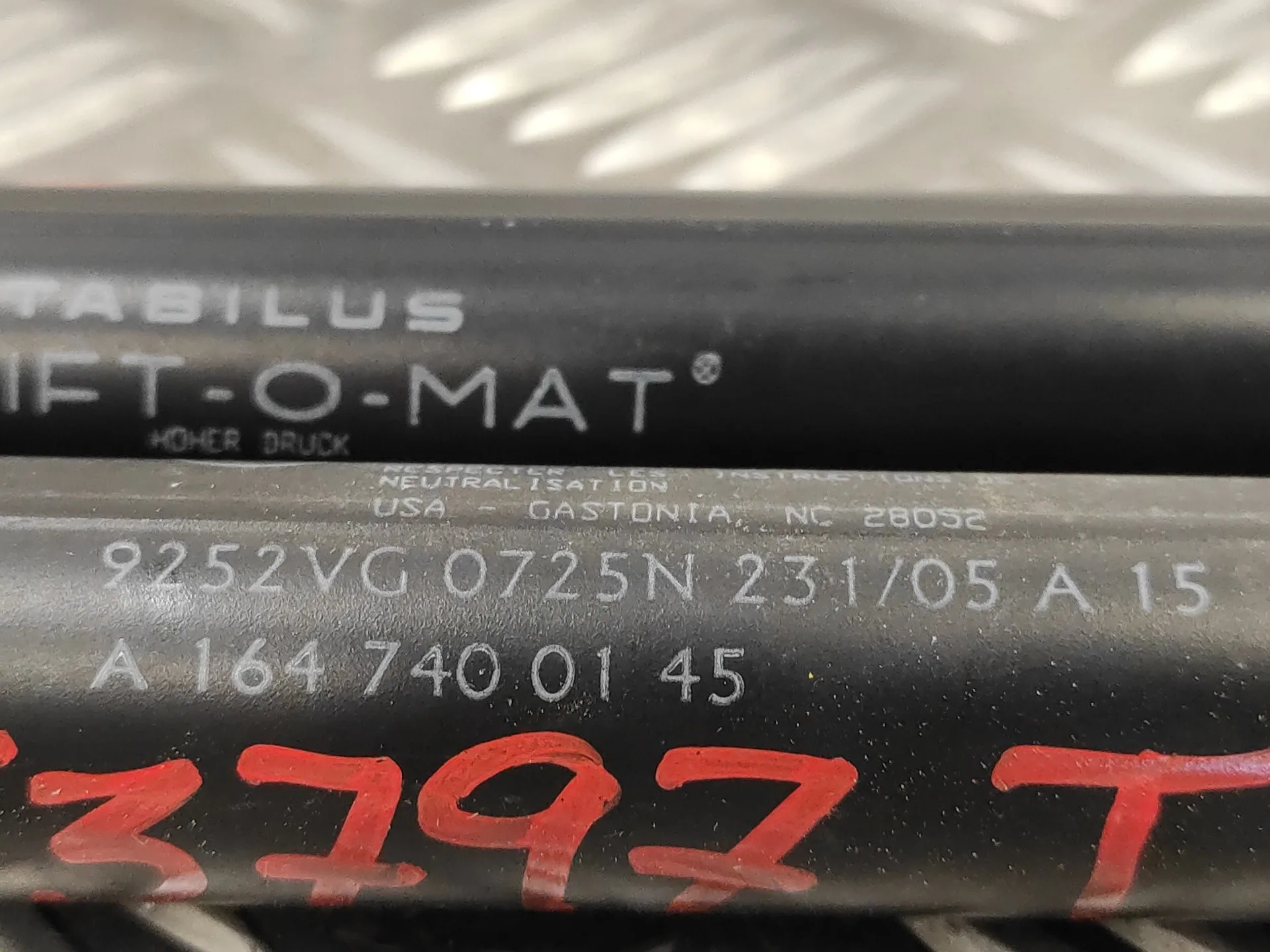 Amortiguadores Maletero / Porton para Mercedes-Benz Clase M (W164)