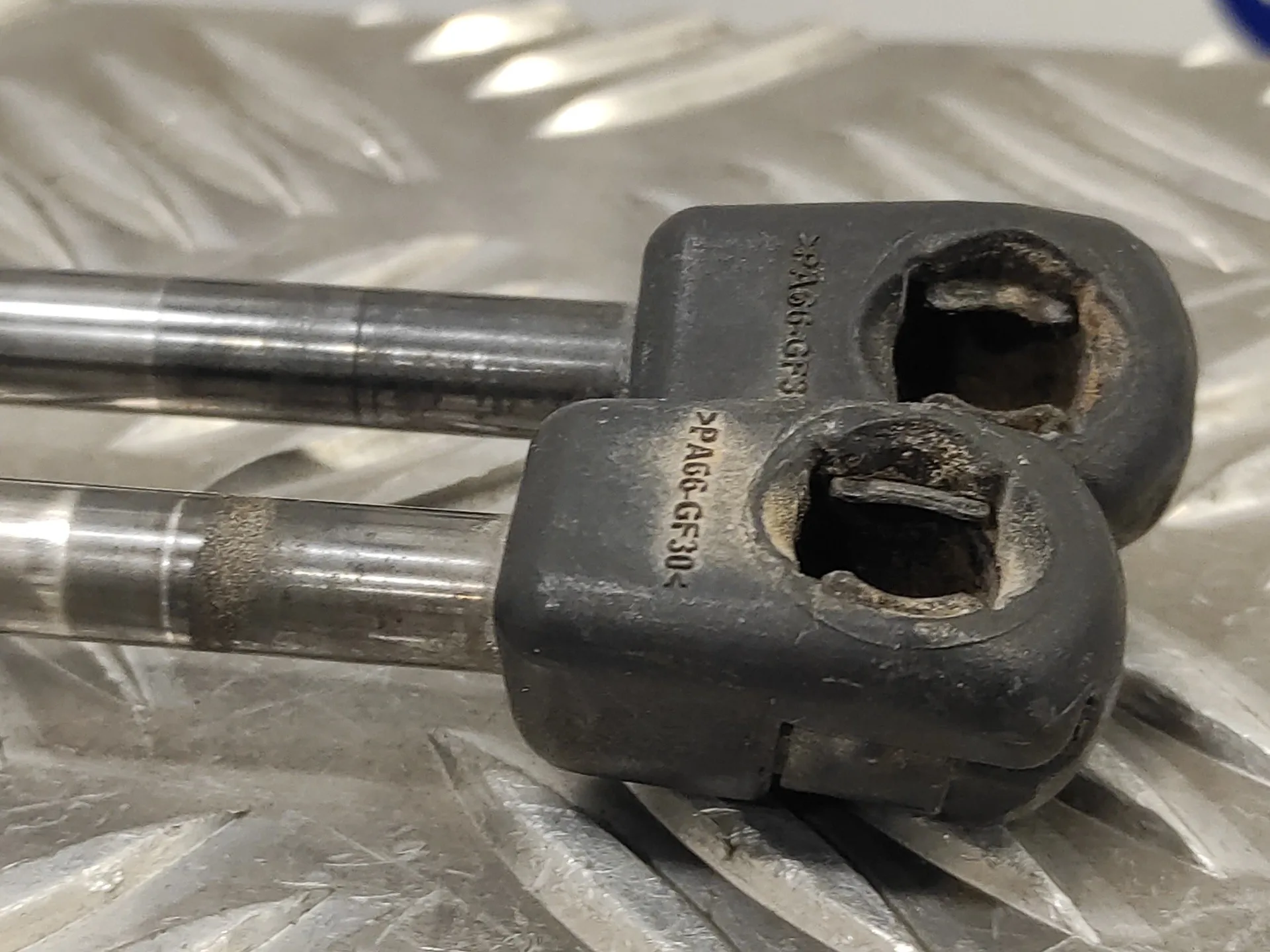 Amortiguadores Maletero / Porton para Hyundai I30 (Gd)