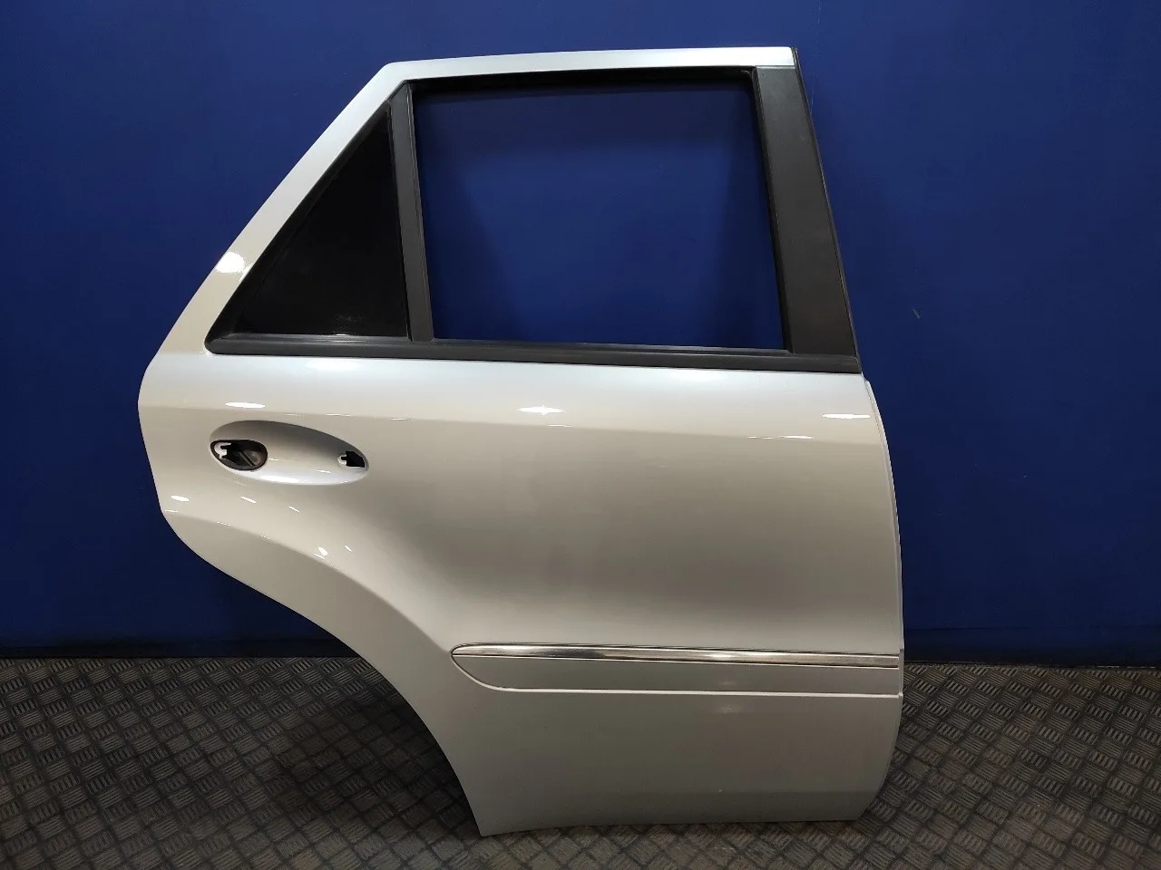 Puerta Trasera Derecha para Mercedes-Benz Clase M (W164)