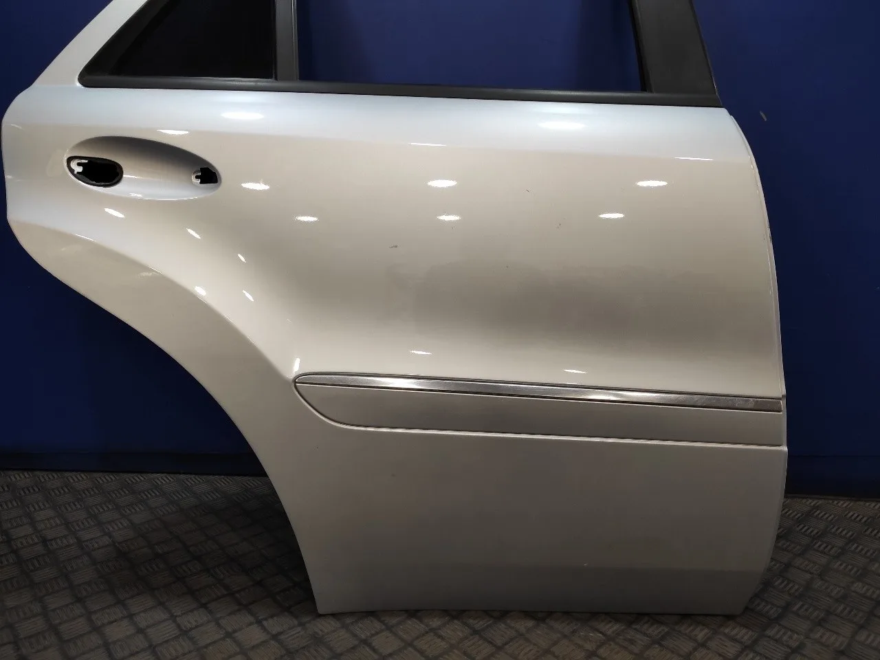 Puerta Trasera Derecha para Mercedes-Benz Clase M (W164)