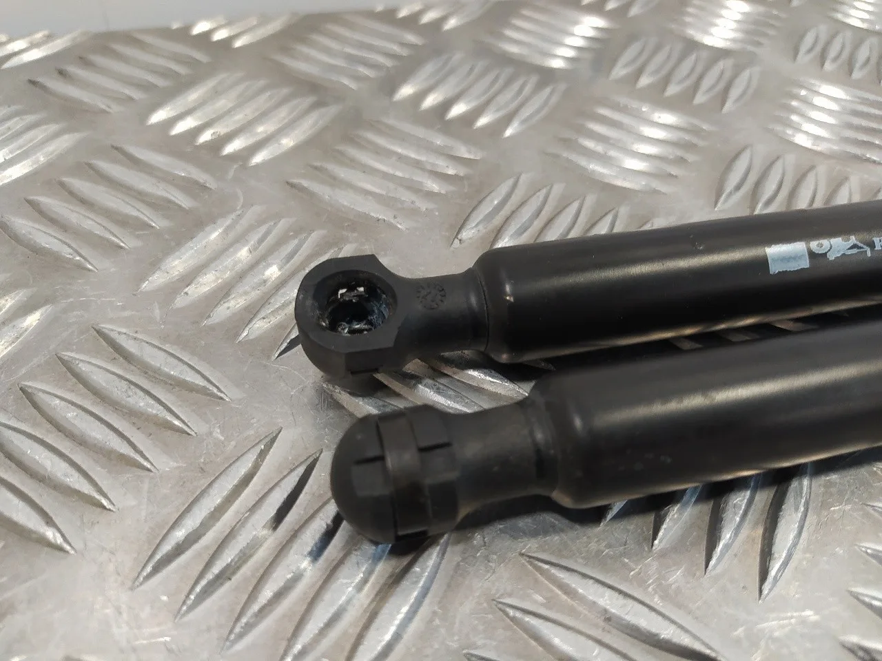 Amortiguadores Maletero / Porton para Renault Clio Iv