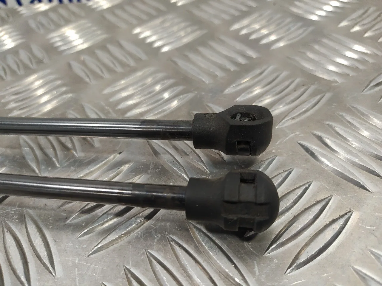Amortiguadores Maletero / Porton para Renault Clio Iv