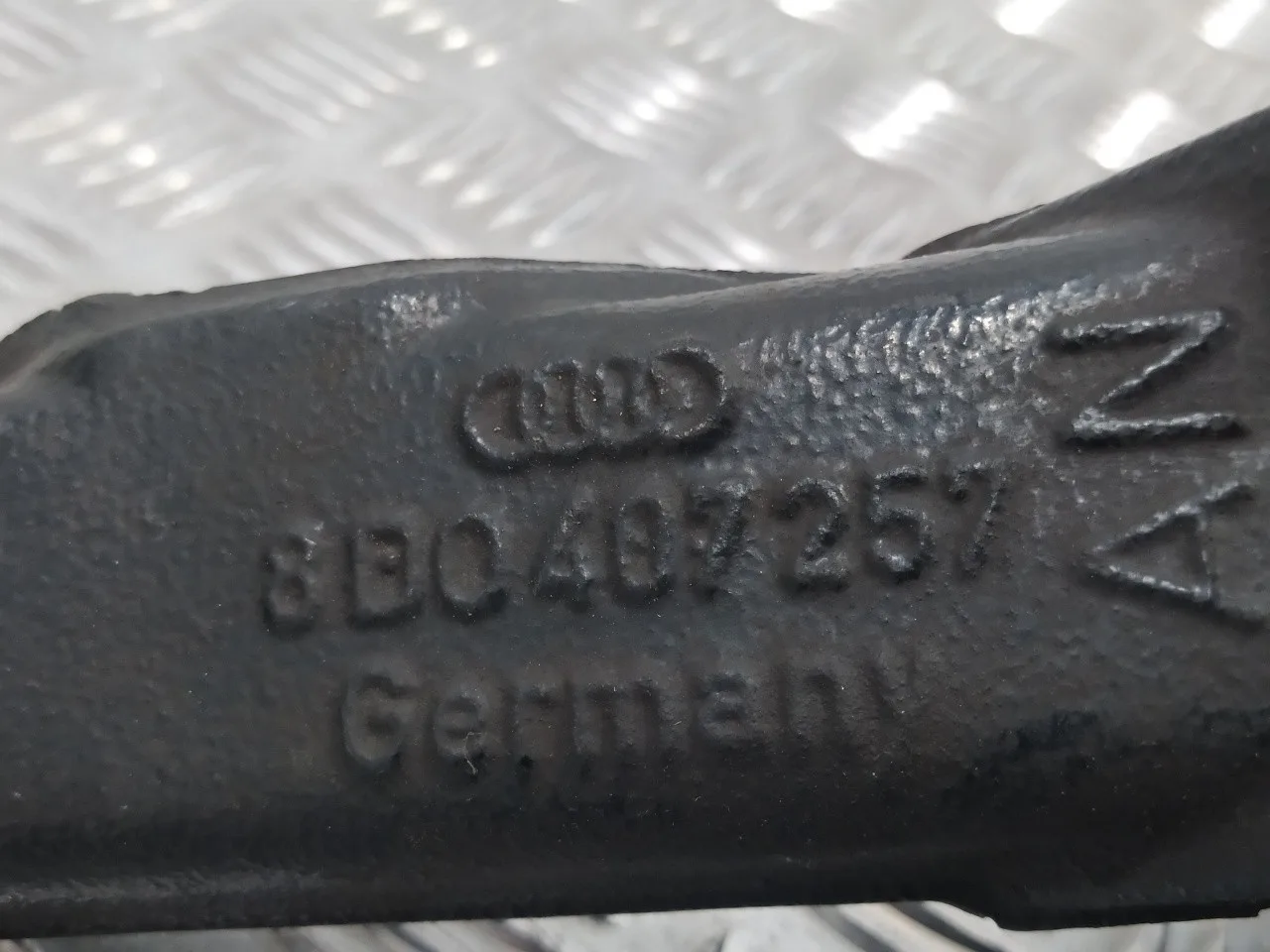 Mangueta Delantera Izquierda para Volkswagen Passat Berlina (3B3)