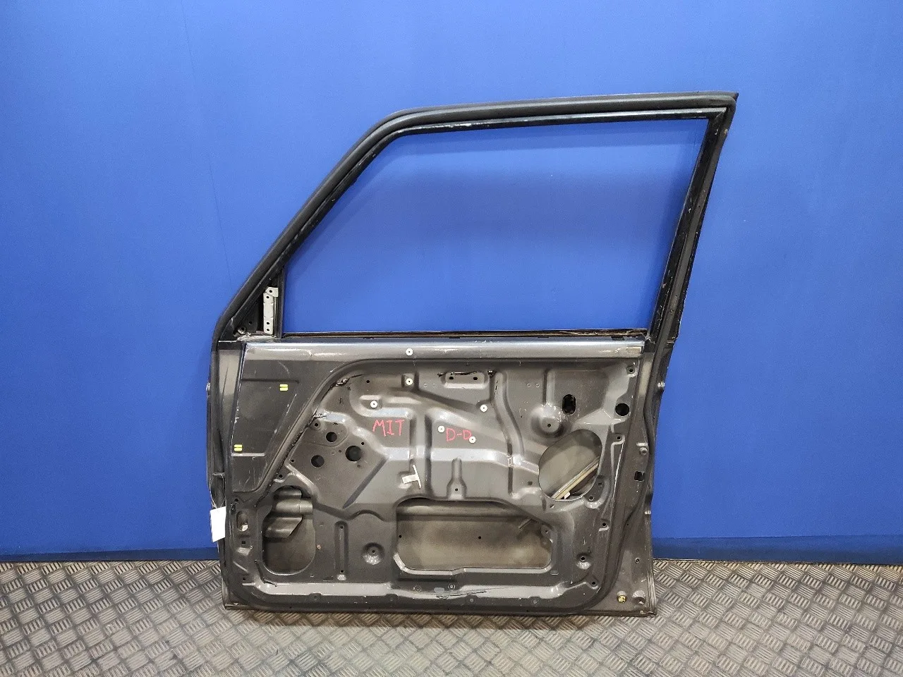 Puerta Delantera Derecha para Mitsubishi Montero (V20/V40)