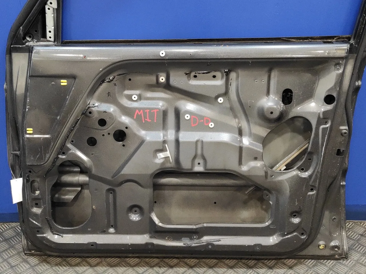 Puerta Delantera Derecha para Mitsubishi Montero (V20/V40)