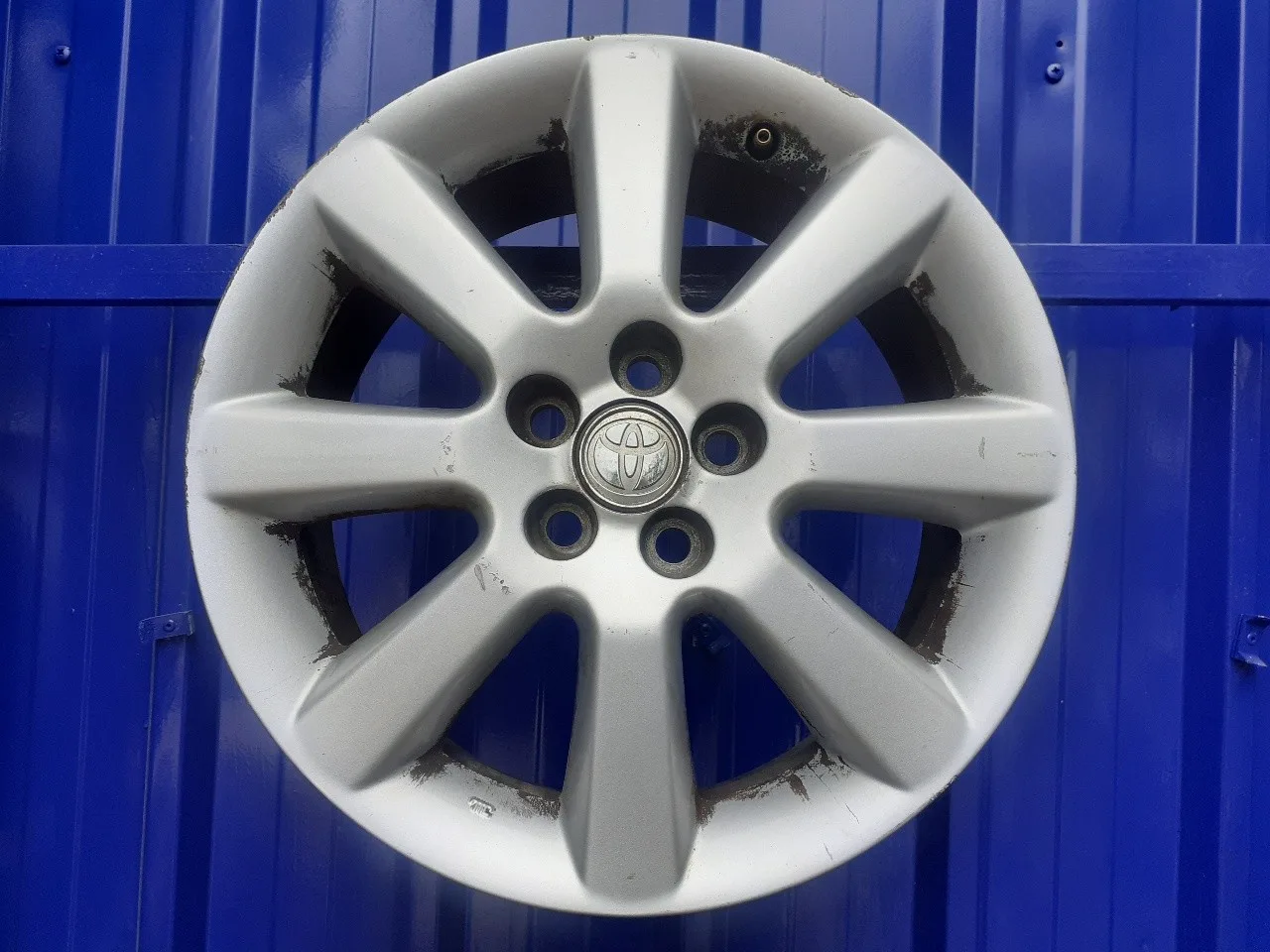 Llanta para Toyota Avensis Berlina (T25)