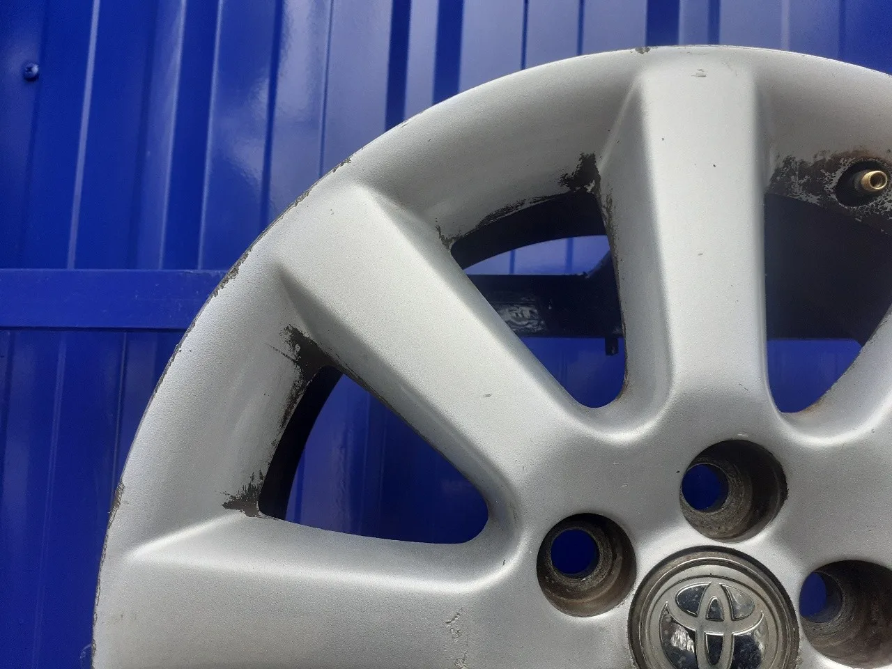 Llanta para Toyota Avensis Berlina (T25)