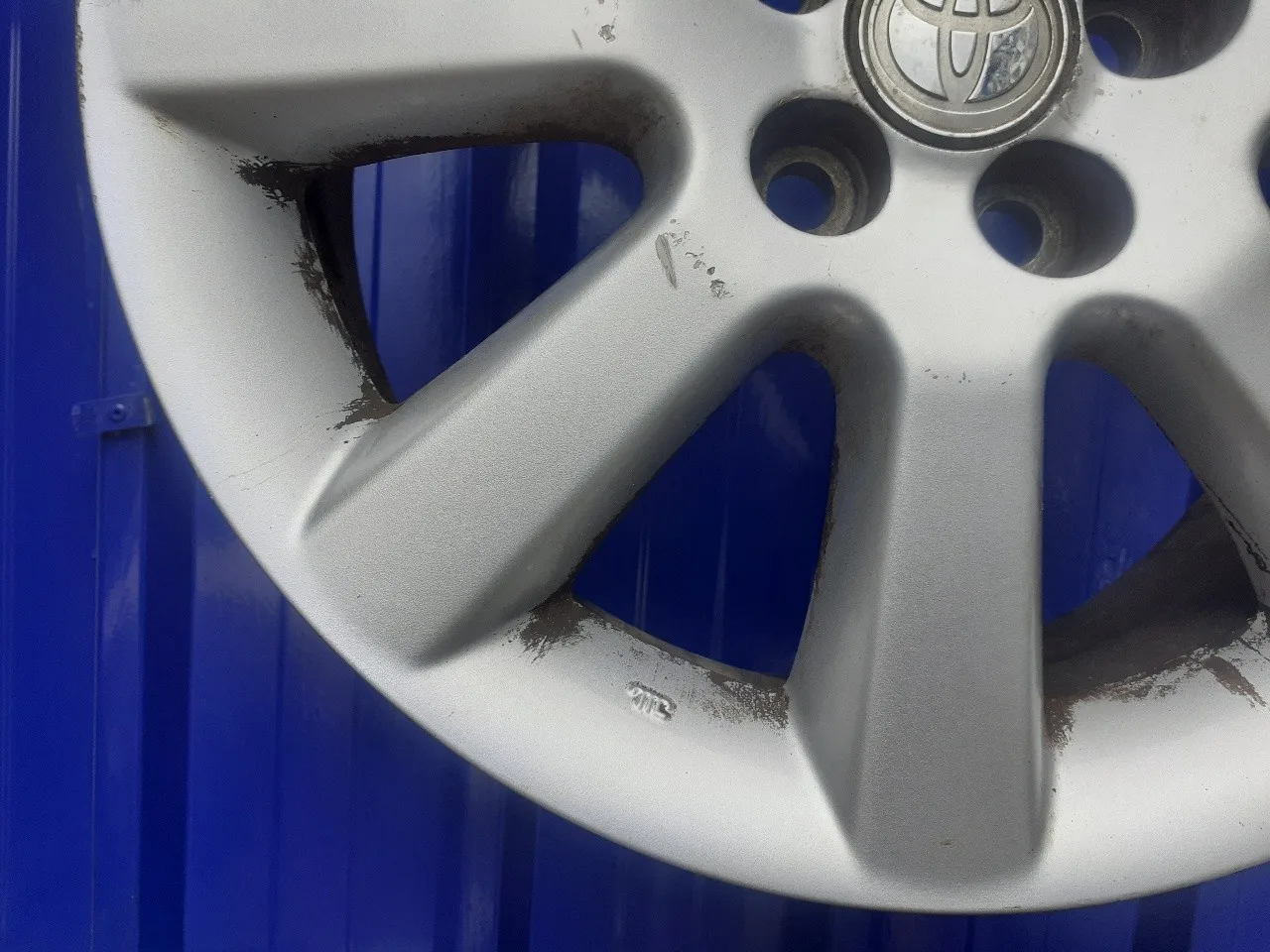 Llanta para Toyota Avensis Berlina (T25)