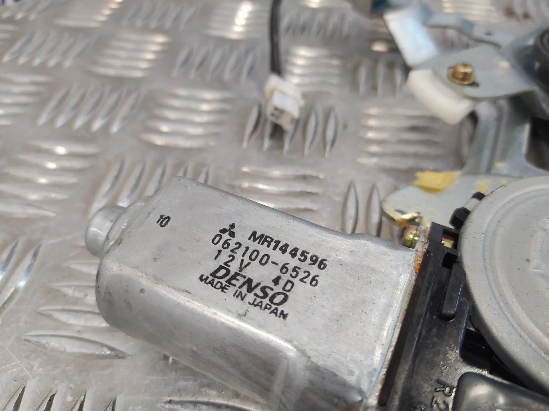 Elevalunas Delantero Derecho para Mitsubishi L 200 (K6/7)