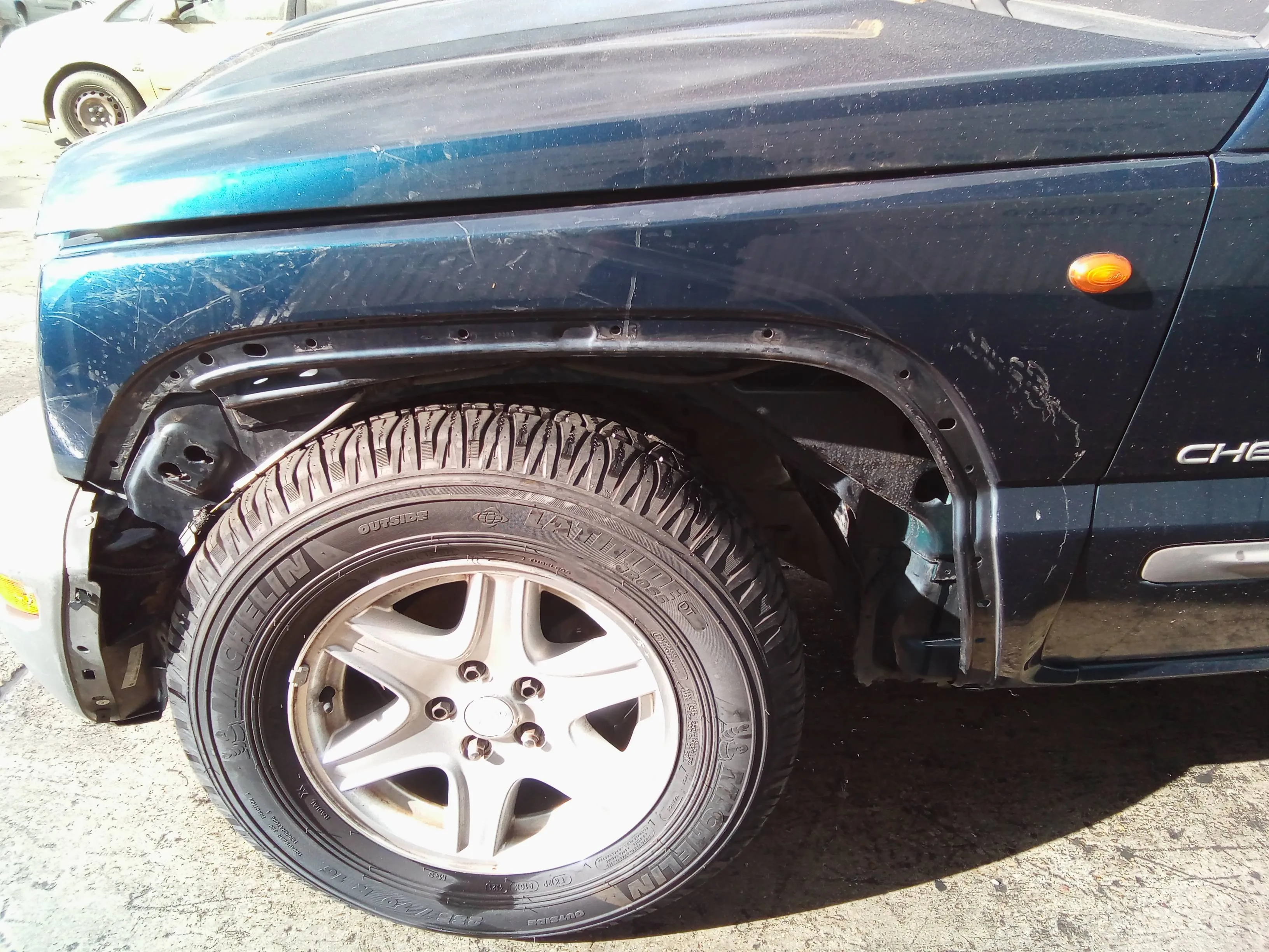 Aleta Delantera Izquierda para Jeep Cherokee (Kj)