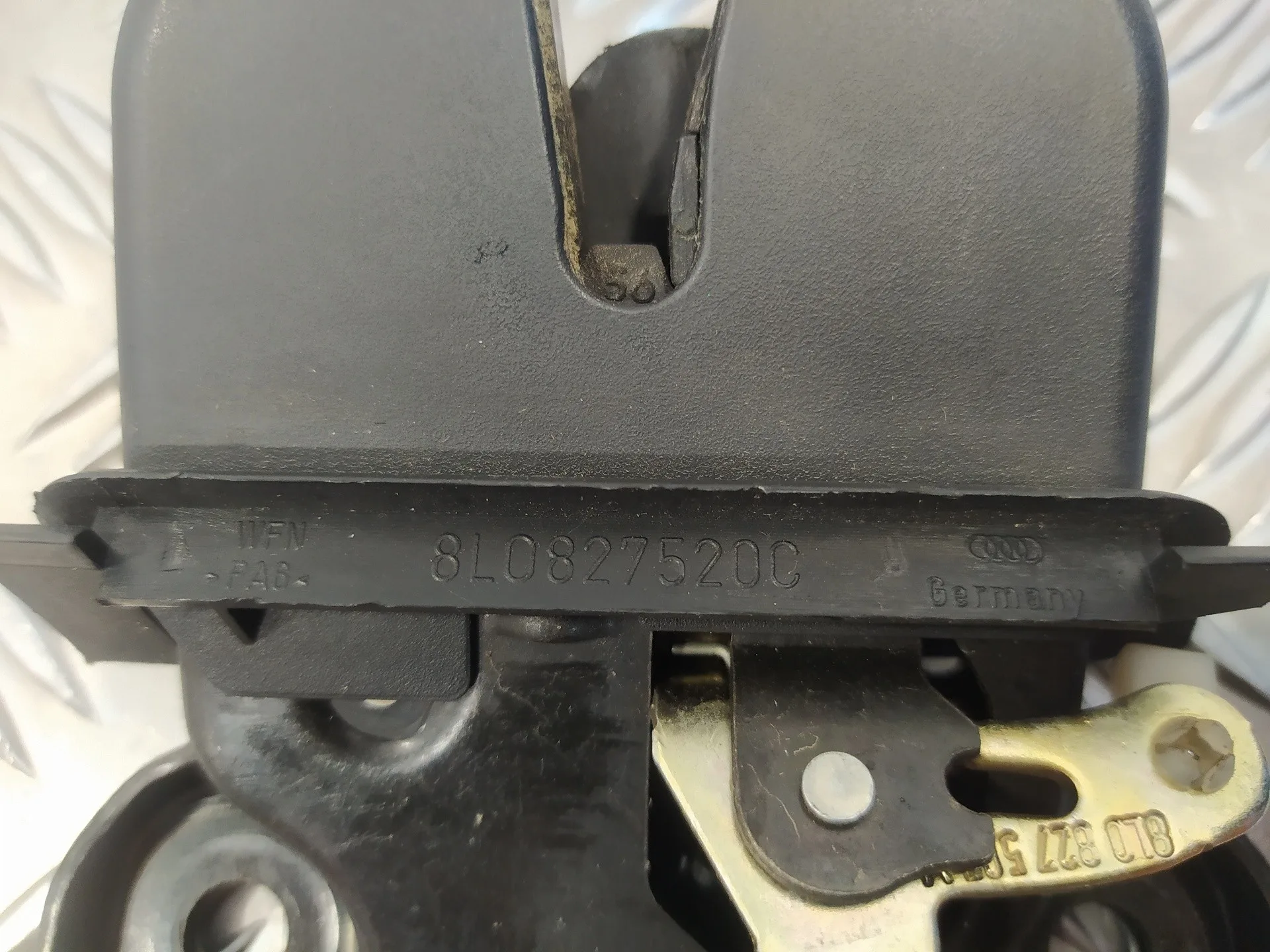 Cerradura Maletero / Porton para Audi A3 (8L)
