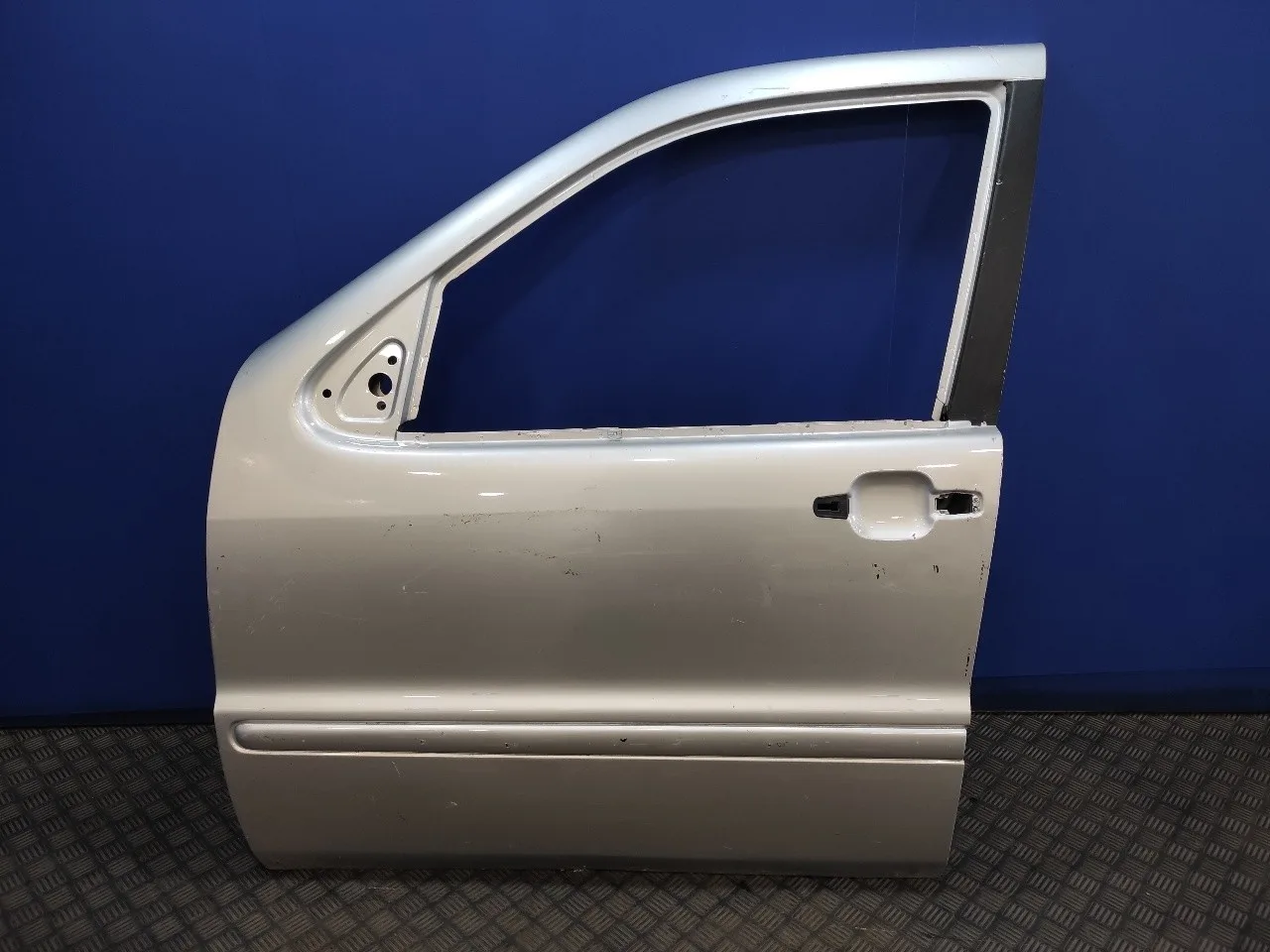 Puerta Delantera Izquierda para Mercedes-Benz Clase M (W163)