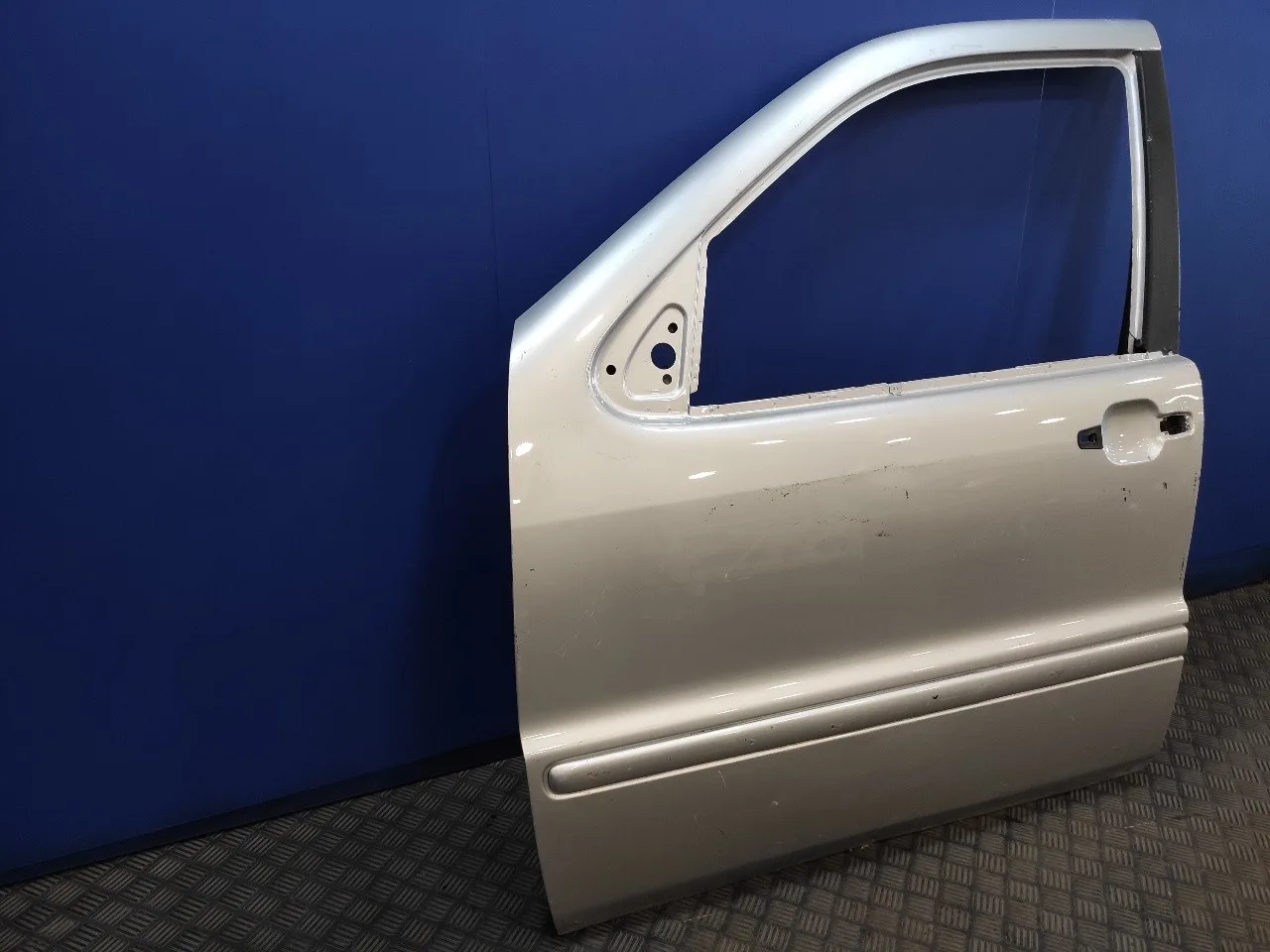 Puerta Delantera Izquierda para Mercedes-Benz Clase M (W163)