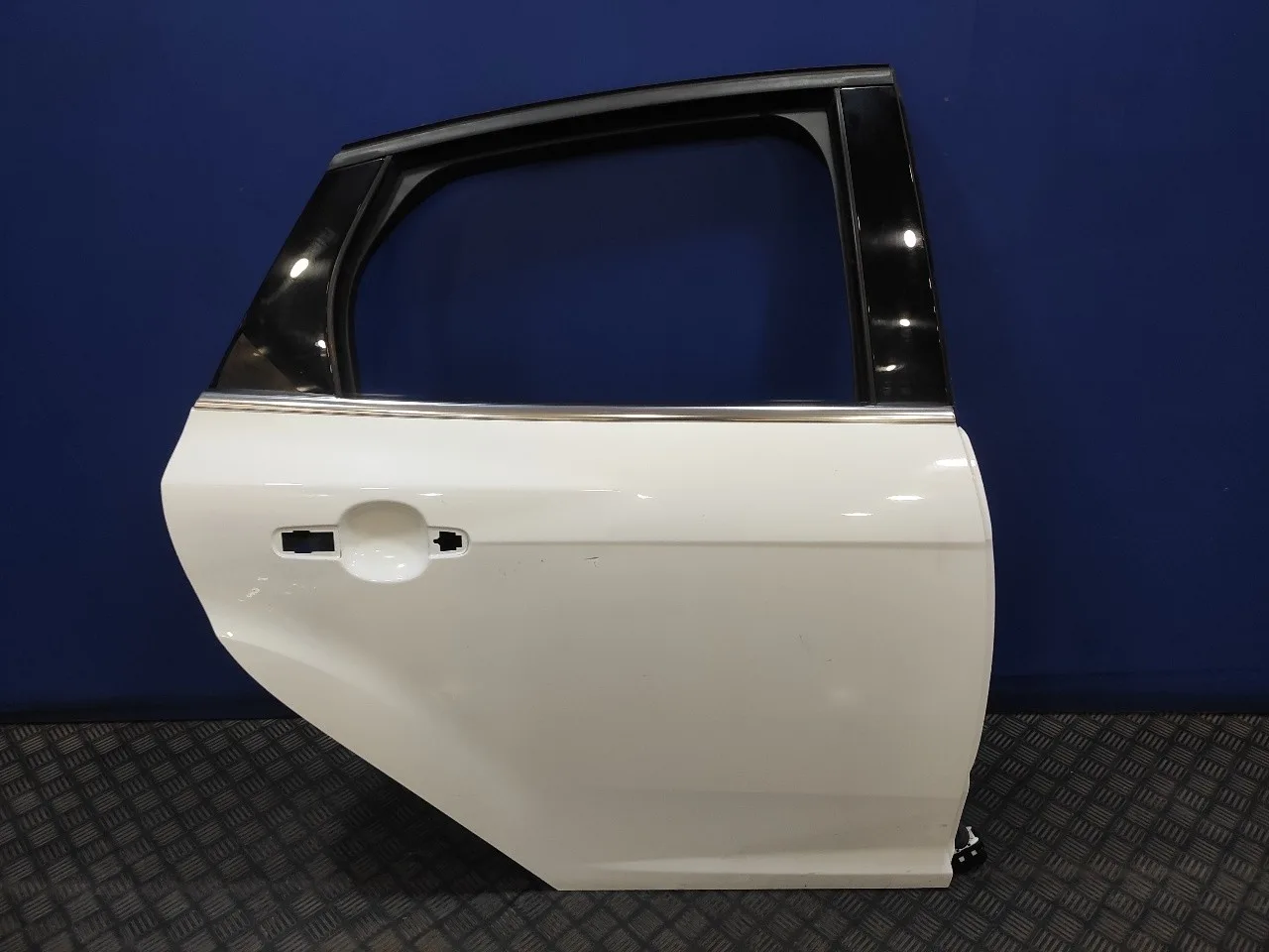 Puerta Trasera Derecha para Ford Focus Turn.