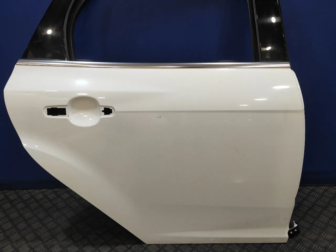 Puerta Trasera Derecha para Ford Focus Turn.