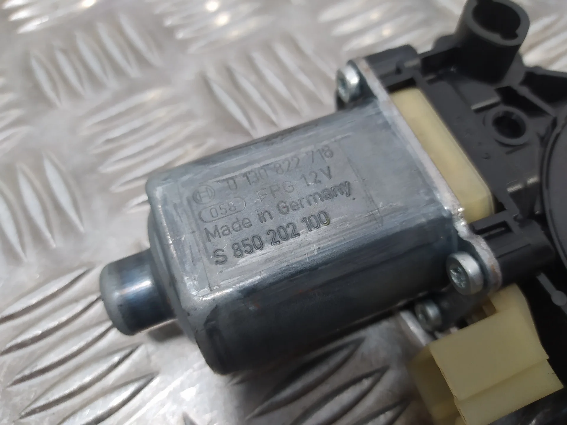 Motor Elevalunas Delantero Derecho para Seat Leon (5F1)