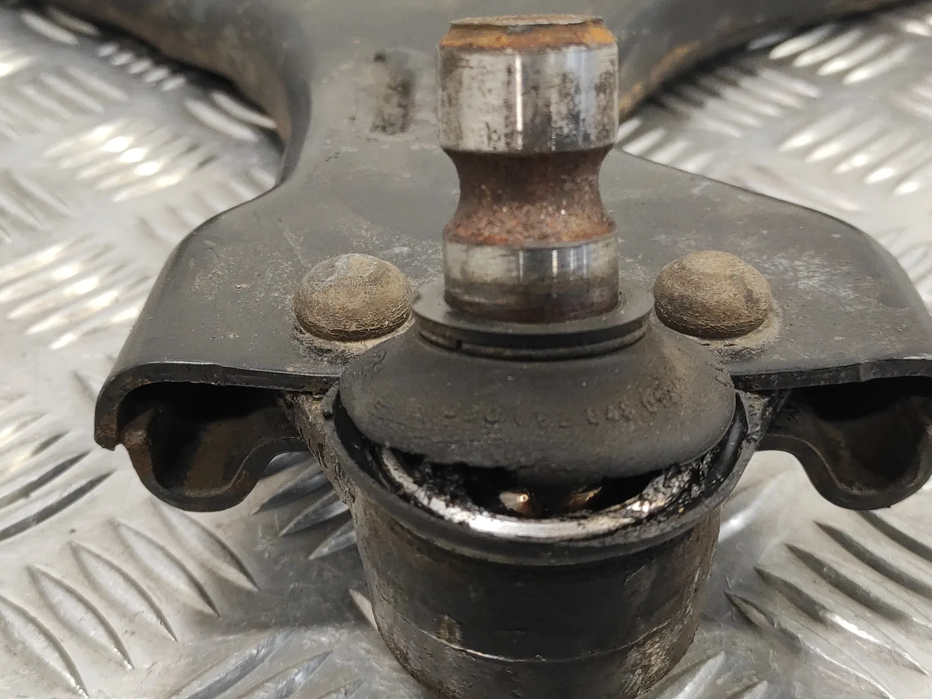 Brazo Suspension Inferior Delantero Izquierdo para Mercedes-Benz Viano (W639)