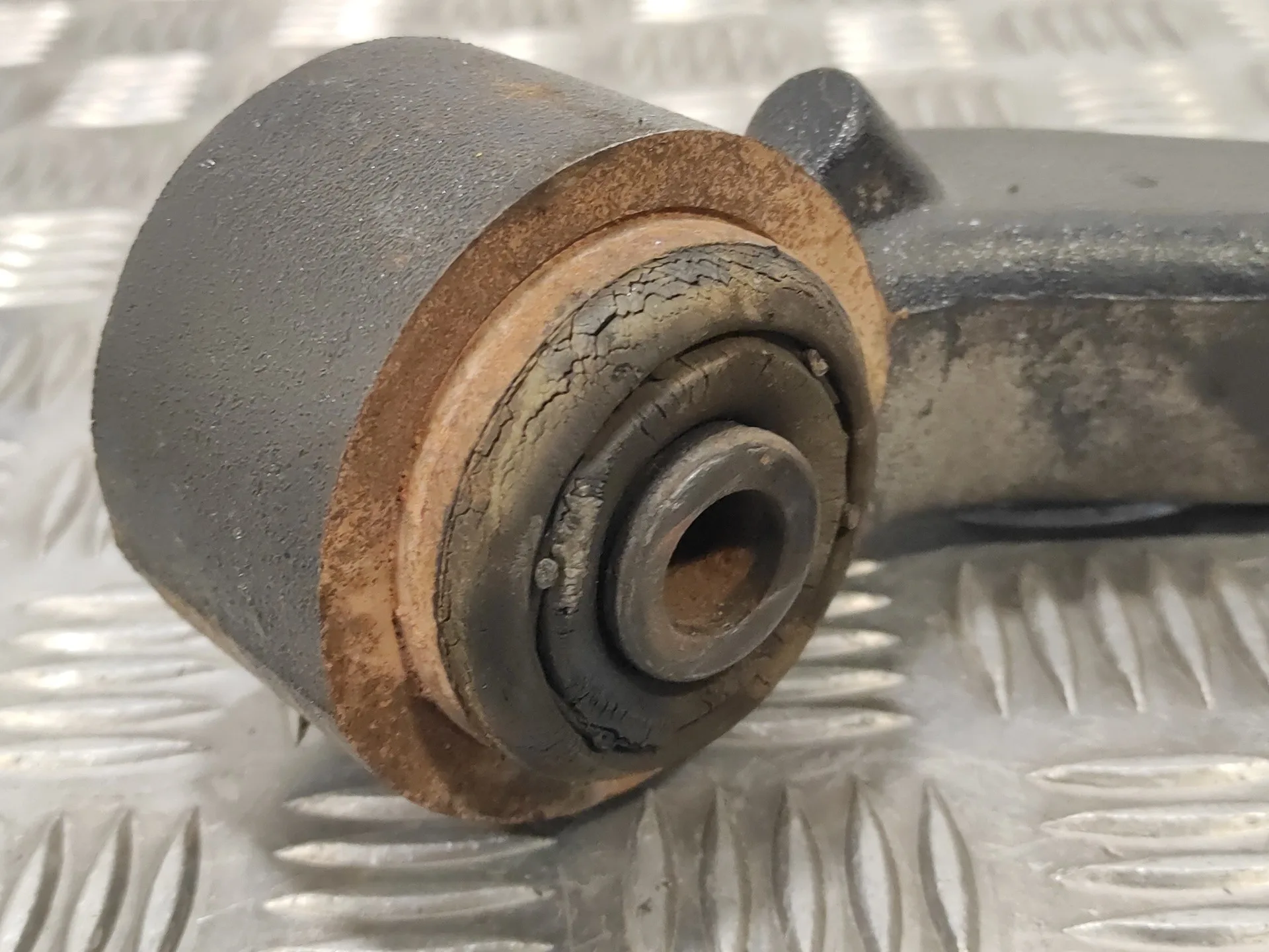 Brazo Suspension Inferior Delantero Izquierdo para Jeep Cherokee (Kj)