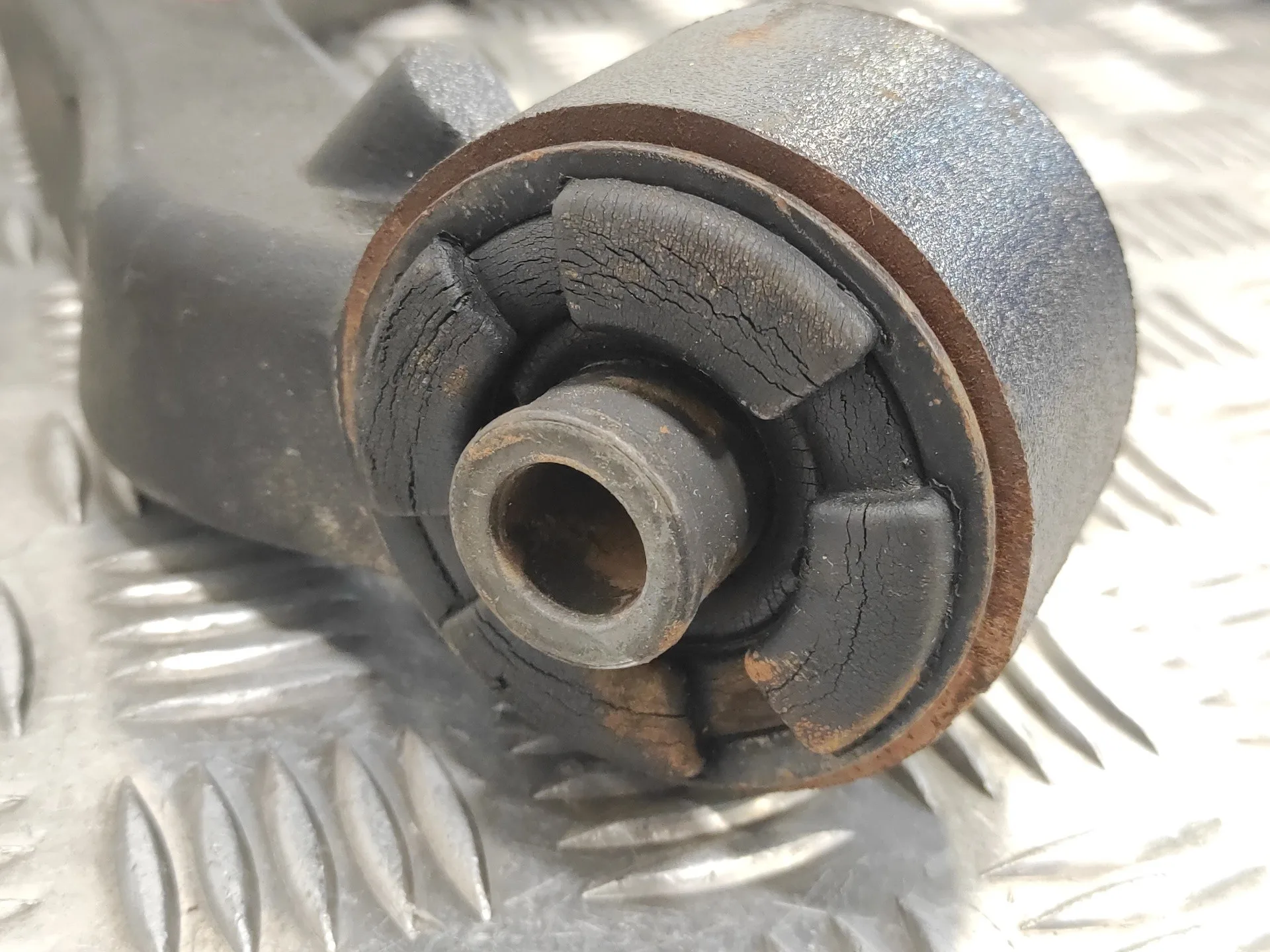 Brazo Suspension Inferior Delantero Izquierdo para Jeep Cherokee (Kj)