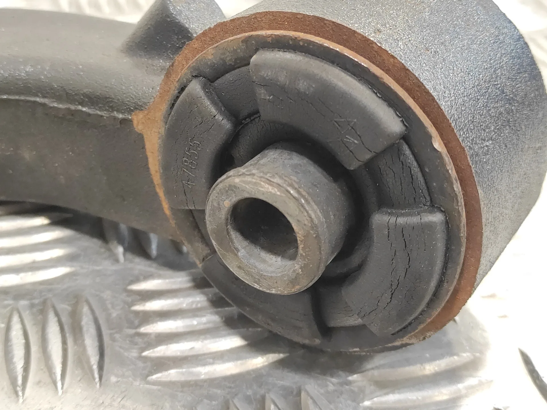 Brazo Suspension Inferior Delantero Izquierdo para Jeep Cherokee (Kj)