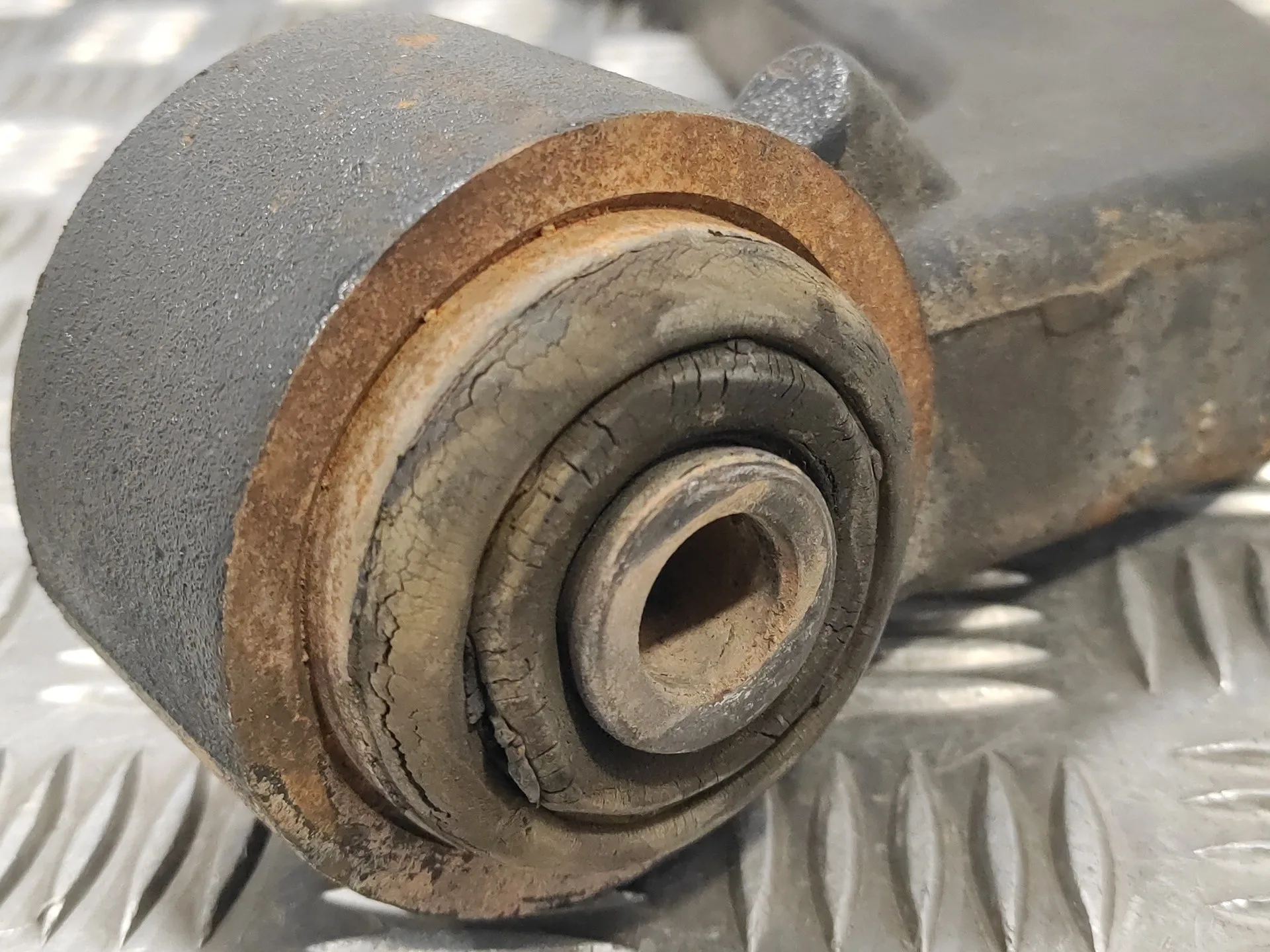 Brazo Suspension Inferior Delantero Izquierdo para Jeep Cherokee (Kj)