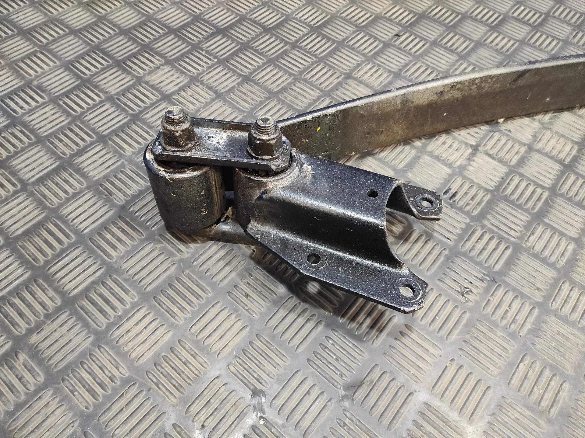 Ballesta Delantera para Nissan Cabstar Tl35