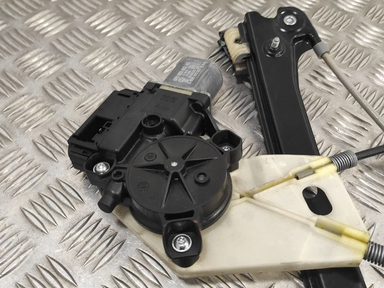 Elevalunas Delantero Derecho para Volkswagen Polo (6R1)