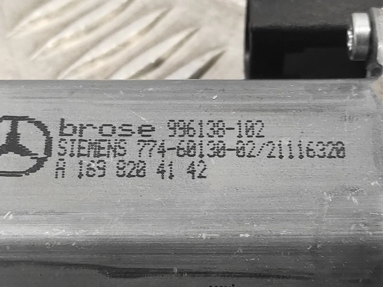 Motor Elevalunas Delantero Izquierdo para Mercedes-Benz Clase B (W245)