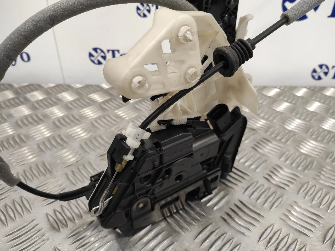 Cerradura Puerta Delantera Derecha para Volkswagen Tiguan (5N1)