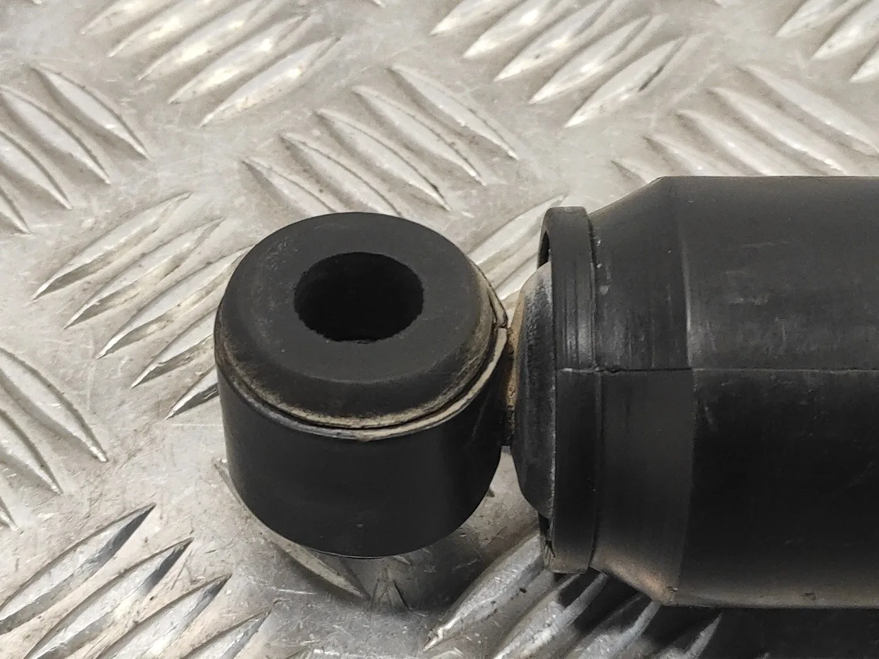 Amortiguador Trasero Izquierdo para Nissan Terrano/Terrano.ii (R20)
