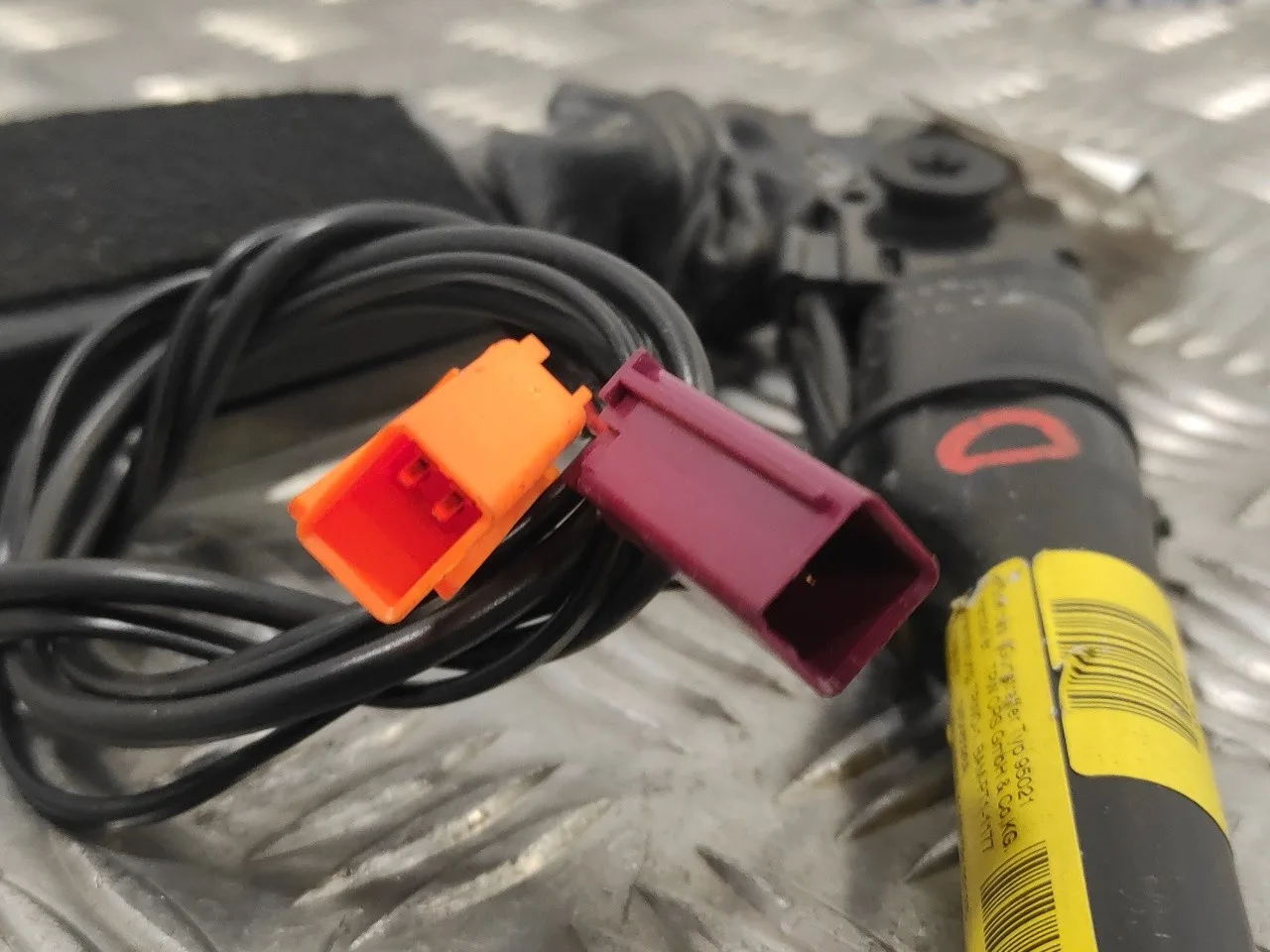 Pretensor Cinturon Delantero Derecho para Ford Kuga (Cbv)