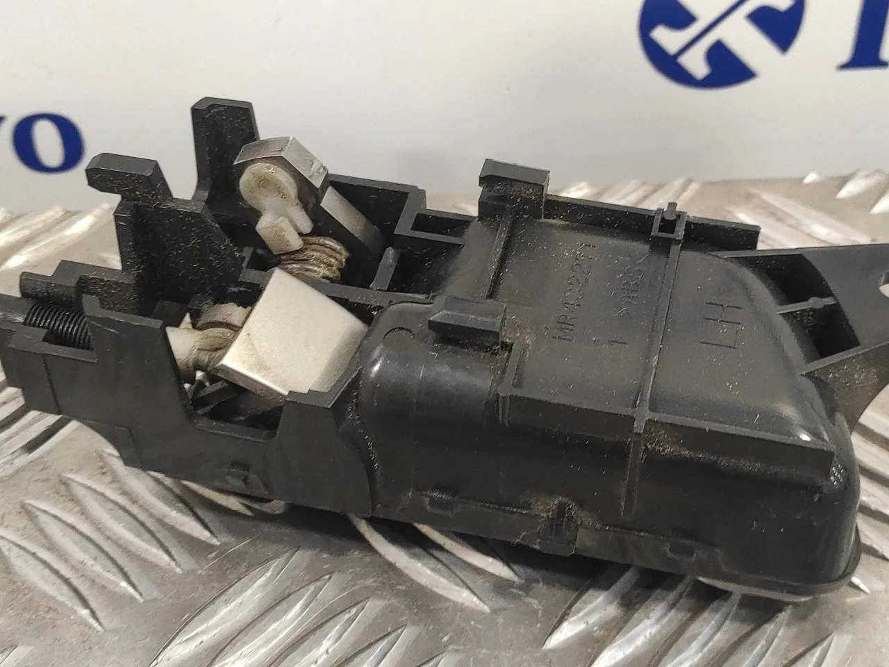 Cerradura Puerta Delantera Izquierda para Mitsubishi Montero (V60/V70)