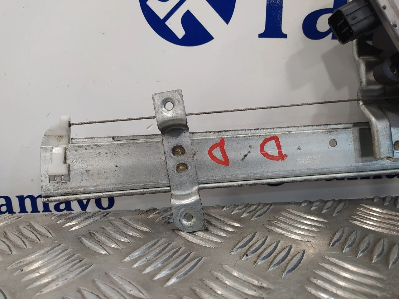 Elevalunas Delantero Derecho para Mitsubishi Montero (V60/V70)